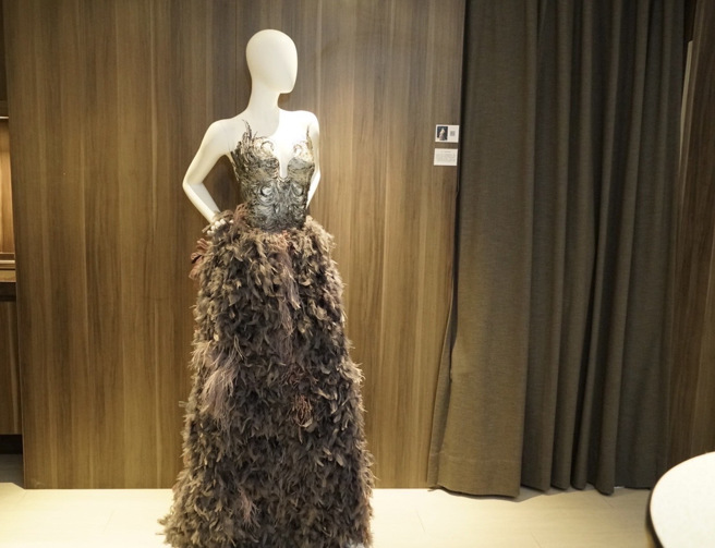 黄淑琦设计师品牌13号举办经典秀服展示。(主办单位提供)