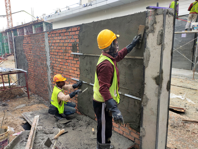 水泥工不敢拿找零，天使店员1句话逼哭万人。（图／shutterstock）