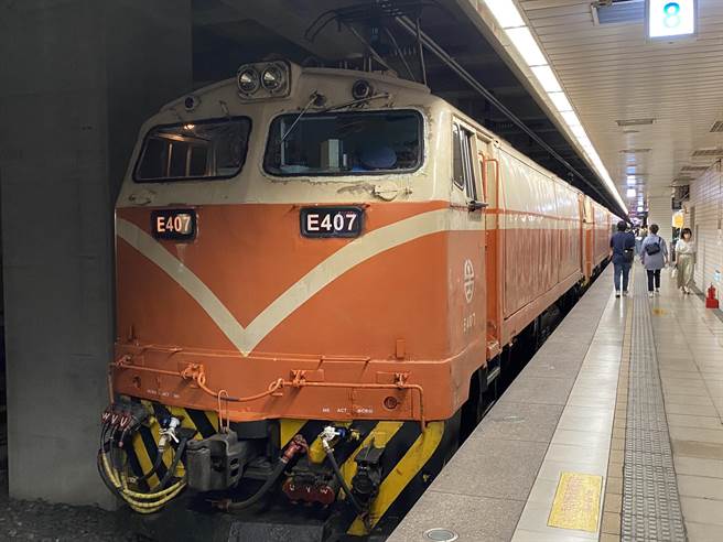 台鐵利用舊型莒光號重新打造為兩鐵旅遊列車。（陳祐誠攝）