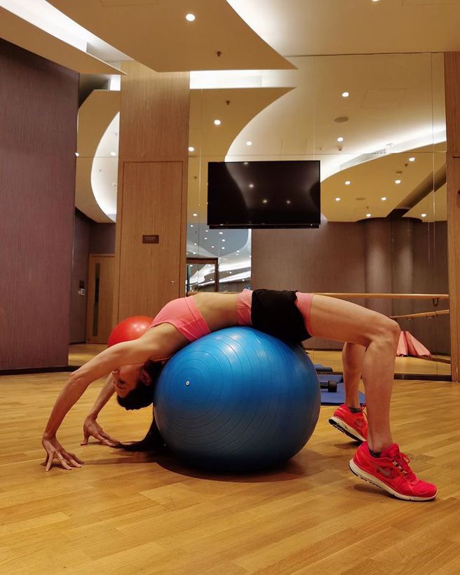 李若彤热爱健身有成，甚至还曾出书分享健身。(图/李若彤 IG)