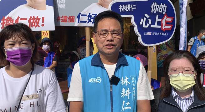 BA.5疫情升温，国民党新竹市长参选人林耕仁（中）表示，政府只採购到BA.1双价次世代疫苗，民眾都在担心到底有没有效，呼吁执政党不要得过且过、视而不见。（林耕仁团队提供／王惠慧新竹传真）