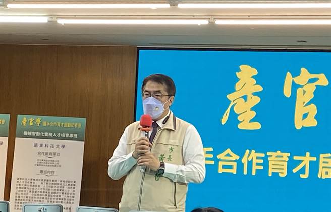 台湾世界新闻传播协会今天公布「2022全国县市施政满意度调查」，台南市长黄伟哲施政满意度高达80.3％。（本报资料照片）