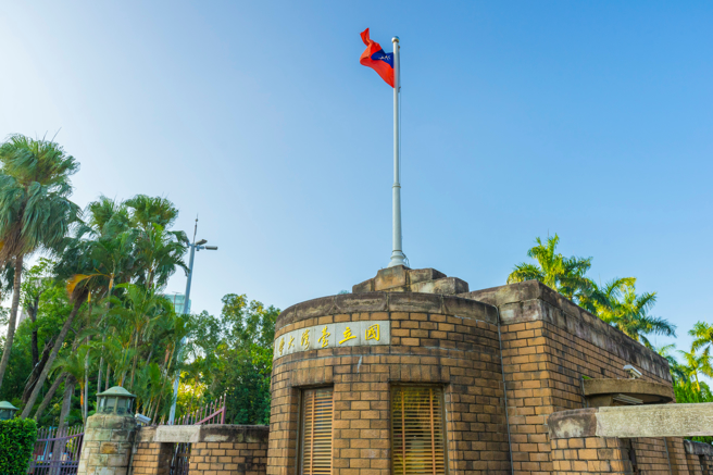 一名网友表示，妹妹考上台大后却突然在最近表示想休学、整形，让全家人不知如何是好。（图／示意图，达志影像）