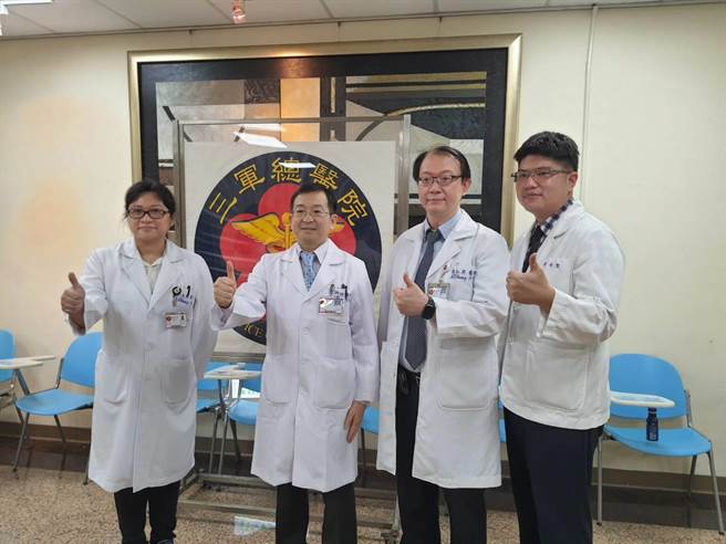 三总团队发现可能导致儿童新冠脑炎的致病原因。（陈人齐摄）