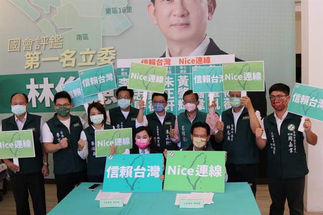 年底台南市議員選戰，副總統賴清德子弟兵8人組成「信賴台灣NICE連線」。(呂維胤提供／曹婷婷台南傳真)