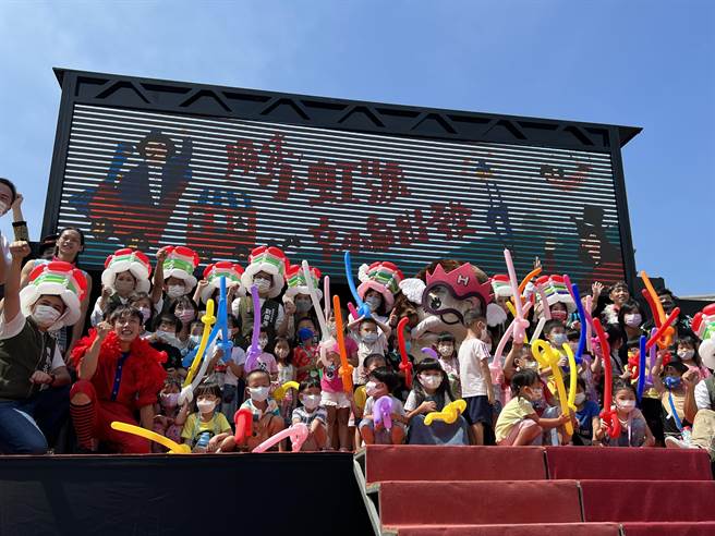 民进党新竹市长参选人沈慧虹说，过去8年致力艺文平权，也认为艺文教育应从小扎根，不应因地理位置受限，培养孩子成为未来艺术表演最好的观眾。（王惠慧摄）