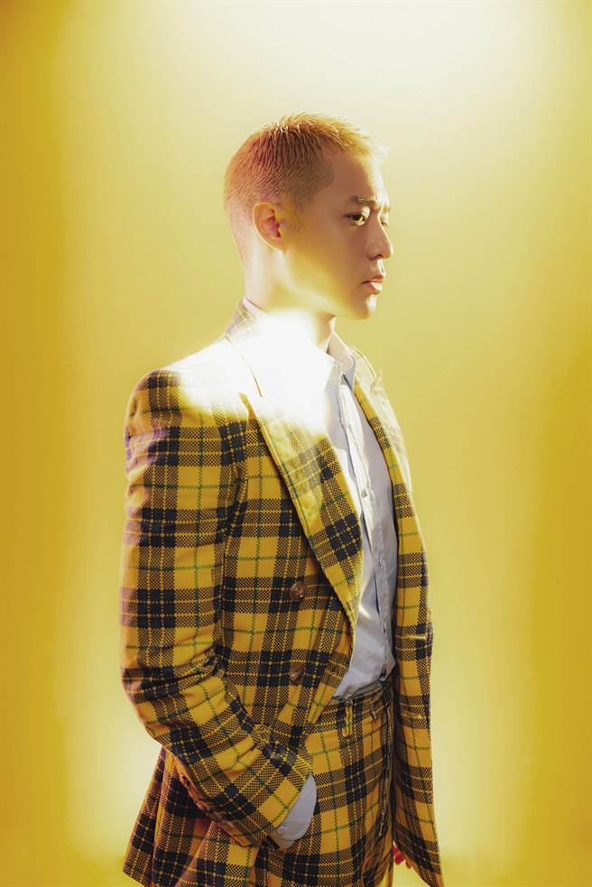 周湯豪拍攝《Tatler Taiwan》雜誌封面。（江民仕攝影 ／ Tatler Taiwan提供）