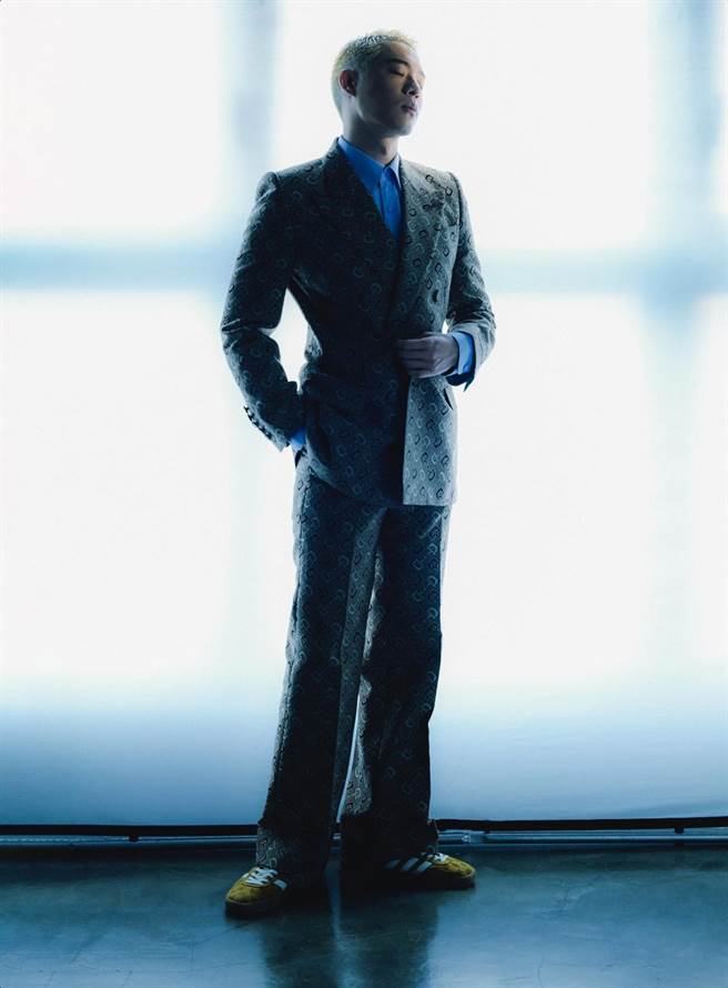 周湯豪拍攝《Tatler Taiwan》雜誌封面。（江民仕攝影 ／ Tatler Taiwan提供）