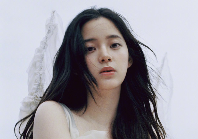 欧阳娜娜的新戏《永安梦》于昨(13)日举行开机仪式。(图/欧阳娜娜 微博)