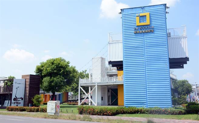 曾吸引不少网红前来拍照打卡的屏东市地标青创聚落，屏县府宣布，将于年底关门歇业。（林和生摄）