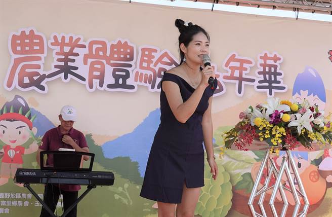 集结花莲、台东共8个农会的花东米其邻农业体验嘉年华14日登场，现场共50个摊位。（蔡旻妤摄）