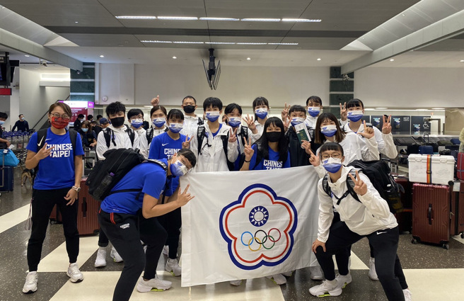 中华U18女篮队光荣返台。（中华篮协提供）