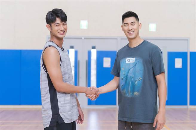 王新凯开心见到自己的偶像毛加恩。（TVBS提供）