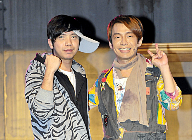 小炳（图左）淡出演艺圈多年，今年中秋太想念逝世的哥哥大炳（图右），一度泪崩。(图/ 取自中时资料库)