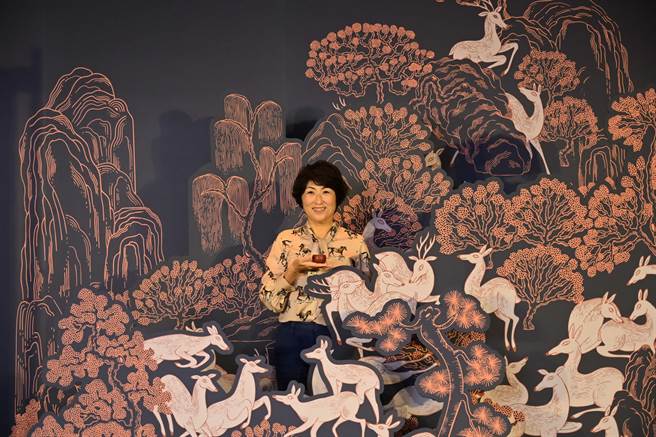 台东县政府首度携手国立故宫博物院， 推出「台东红乌龙茶点礼盒」。（台东县政府提供）