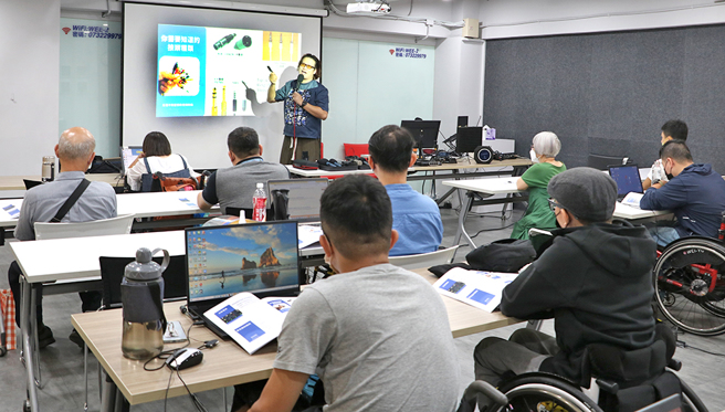市府劳工局首次针对身障创业人士，举办《声声不息》Podcast声媒育成研习营。(图片提供/高雄市政府劳工局)