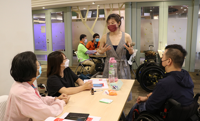 市府劳工局举办《声声不息》Podcast声媒育成研习营，引进强力师资，希望协助身障创业者打造自媒体、行销自己提升知名度。(图片提供/高雄市政府劳工局)