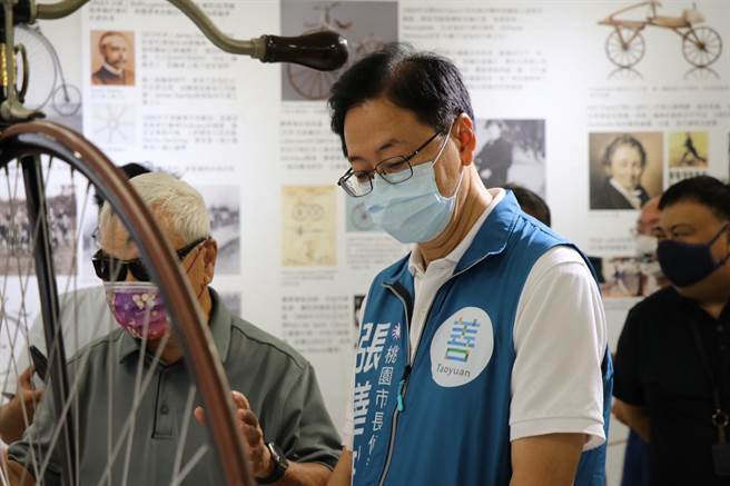 国民党桃园市长参选人张善政研究案延烧，今晚透过脸书直呼真相大白，谁说谎已非常清楚，要求绿营道歉。（蔡明亘摄）