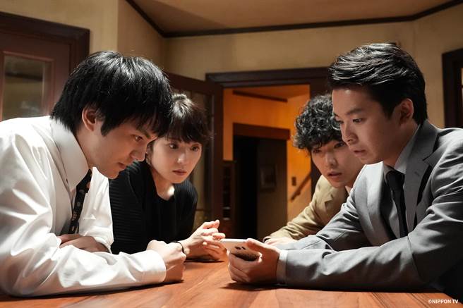 《初恋的恶魔》主演群林遣都（左起）、松冈茉优、柄本佑、仲野太贺。（friDay影音提供）