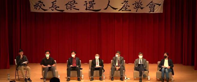 台大学生会与台大研究生协会今日举行校长候选人座谈会，学生在现场提出诸多问题，其中最引人关注的在于国文通识课存废。(李侑珊翻摄)