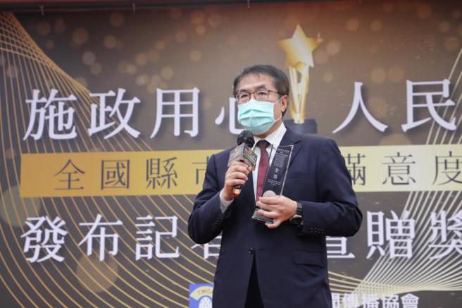 黄伟哲今早上8点未到，即于个人脸书页面上用充饱气的Tsum Tsum照片跟网友问早。明快的危机处理也展现出台南市政府的行动效率，获得民眾一片好评。(翻摄自黄伟哲脸书)