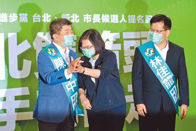 陈时中(左)与林佳龙(右)选台北、新北市长，近日回归民进党传统选战打法。（本报资料照片）