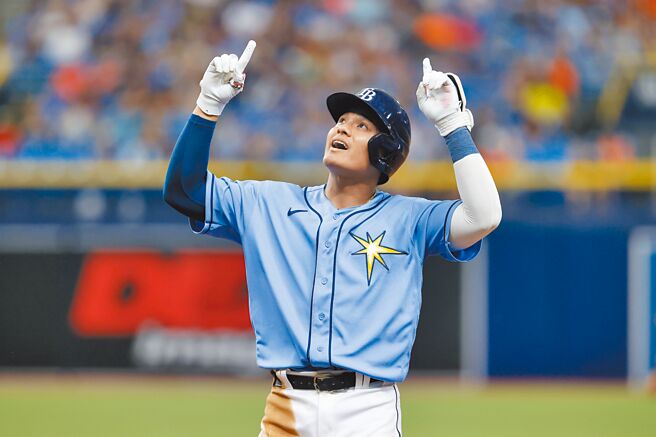 张育成虽遭光芒DFA，但随即找到新东家红袜。（美联社）