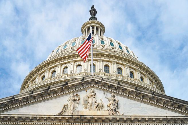 美国参议院外委会通过《2022台湾政策法》，修正包括把驻美处更名改成建议性质、移除赋予台湾「主要非北约盟友」地位的条文，法案接下来将送交参院全院审议。(路透)