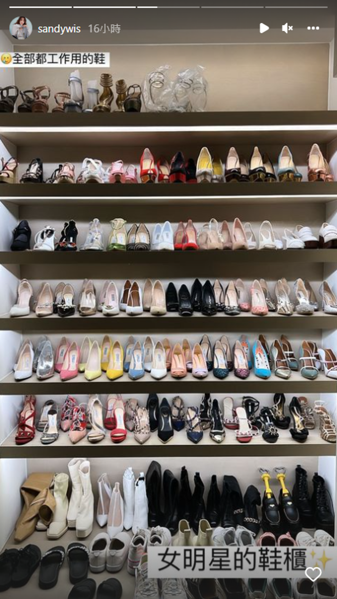 Sandy（吴姗儒）近日晒出家中满排的鞋柜，就像百货公司的展示柜。（图／IG@sandywis）