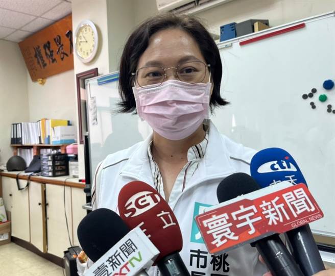 民眾黨桃園市長參選人賴香伶自嘲是「民調受災戶」，她分析有3點因素使得自己的票源流向鄭寶清。（陳夢茹攝）