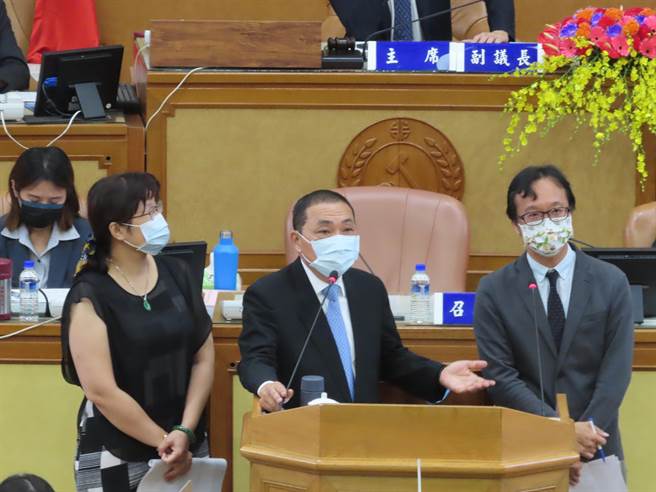 议员批新北疫后振兴不给力 侯友宜：不足会精进。（叶德正摄）