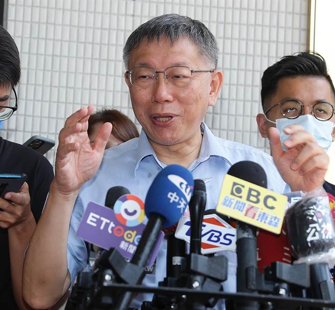 台北市长柯文哲15日出席台北市全民国防教育训练中心揭牌受访。（季志翔摄）