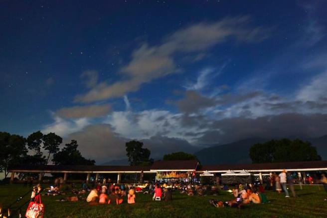 ▲关山场吸引大批民眾星光下享受醉人音乐。　图：臺东县政府交通及观光发展处观光游憩科／提供