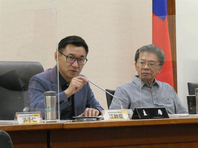 美国参议院外委会通过「台湾政策法」，要提升台美多领域关系。国民党立委江启臣今表示，感谢美国国会对台湾安全的支持与承诺，但蔡政府更应让人民知道，面对美国强力支持和中共加大威胁，台湾如何在美中对抗下找出最大利益？（周志豪摄）