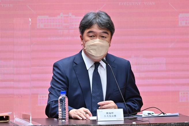 中央流行疫情指揮中心指揮官王必勝在院會後記者會表示，次世代疫苗到貨後，預計下周起分階段開放接種。（行政院提供）