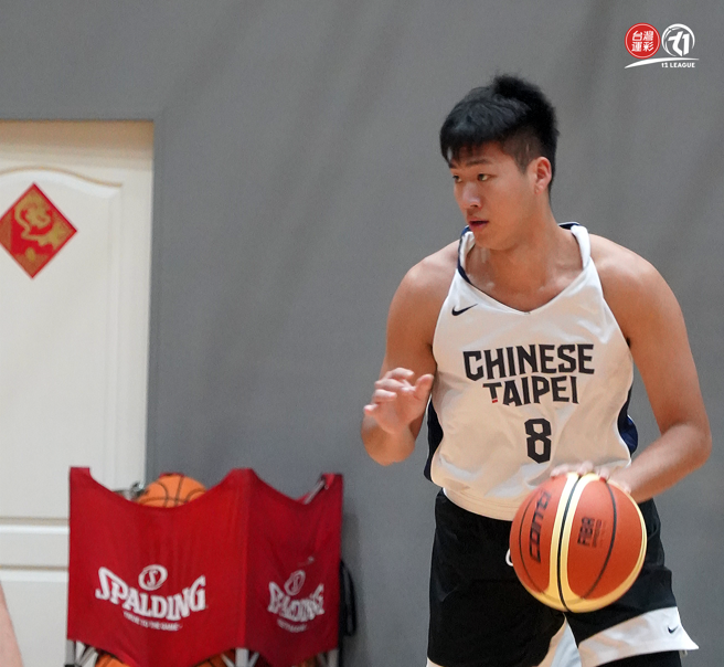 高雄全家海神不缺席跨聯盟籃球邀請賽，派出潛力新秀邱子軒加入中華白參戰。 (海神提供)