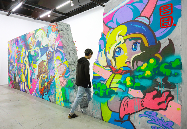 亲自跨越大石墙的缺口，象徵祈愿世界的隔阂都能够和解。(摄影/Carter)
