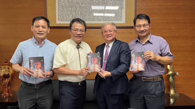 由左至右依序为林大为、陈永森、简廷在、简光明。(照片/屏东大学提供)