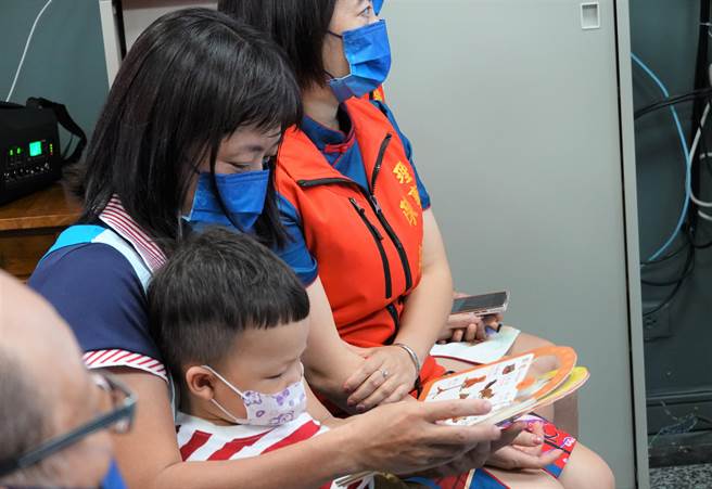 饶庆铃15日允诺未来会照顾好每1位台东县民，建构全面完善的社福系统，获得县内不少社福团体支持。刘棹豪发布新闻稿回应这是中央经费。（蔡旻妤摄）