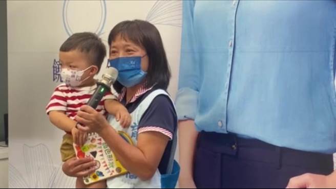 饶庆铃15日允诺未来会照顾好每1位台东县民，建构全面完善的社福系统，获得县内不少社福团体支持。刘棹豪发布新闻稿回应这是中央经费。（蔡旻妤摄）