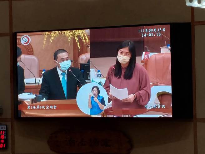 新北市议员郑宇恩在议会总质询指出，新北市2岁专班设置不足，且缺乏临时托育的场所，建议市府能提供临托服务，不论是固定地点或因应活动举办的临托。（陈慰慈摄）