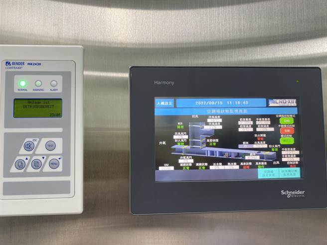 嘉基醫院智慧手術大樓的手術室有調控面板讓醫護人員即時掌握狀況。（廖素慧攝）