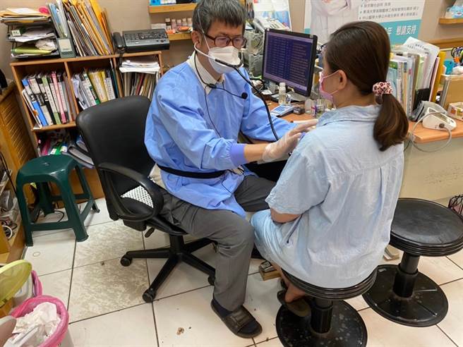 中秋过后，诊所病号激增。（曾崇芳提供／冯惠宜台中传真）