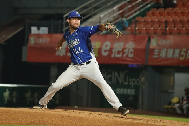 富邦悍将安得胜初登板仅投0.2局失9分（1责失）。（资料照，富邦悍将提供）