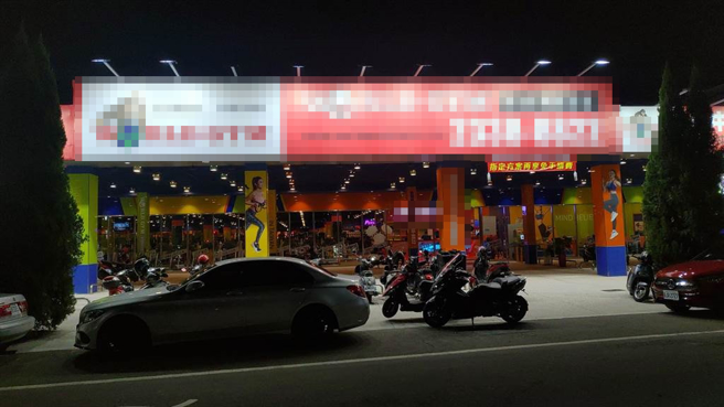 位于台中市乌日区光日路上的一家健身中心15日傍晚5点多发会员溅血命危意外。（民眾提供／冯惠宜台中传真）