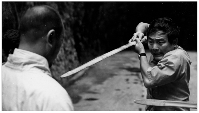 珍贵的胡金铨工作照。（影视听文化中心提供）