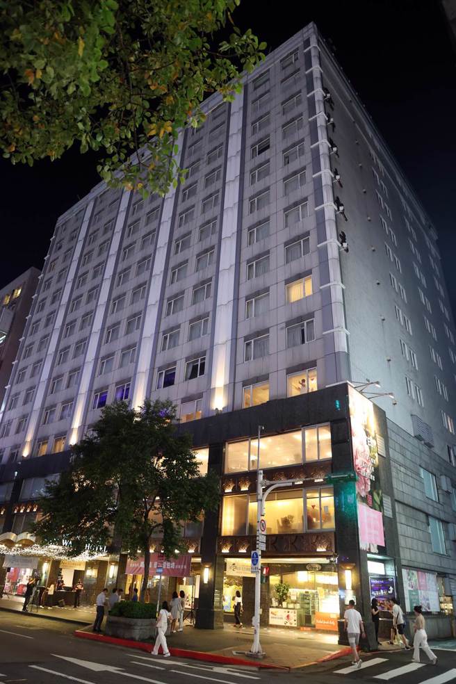 台北神旺大饭店15日晚熄灯。总经理韩邦瑛表示，感恩消费者的支持与爱护，回首过往点滴歷歷在目，神旺团队鞠躬感谢所有的爱护与照顾。图为神旺大饭店外观。（邓博仁摄）