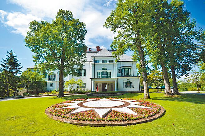 传为防止大陆对台湾动武，萧美琴于华府双橡园接待「对华政策跨国议会联盟」（IPAC）访问团寻求各国支持。（摘自驻美代表处官网）