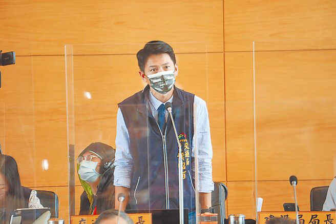 台中捷运绿线延伸案遭卡关，交通局长叶昭甫呼吁中央应出面说清楚，为何迟迟不进入实质审查。（张亦惠摄）