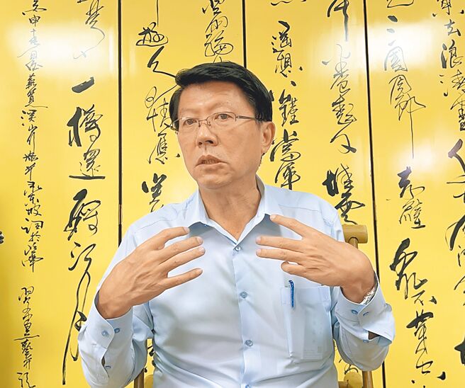 国民党台南市长参选人谢龙介计画于10月、11月举办2场募款餐会，希望募得1200万元，支应选举所需。（洪荣志摄）